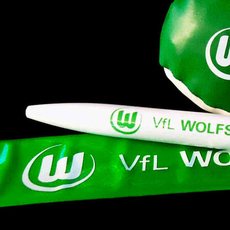 Werbemittel für den VfL Wolfsburg. Produziert von Fitzke Werbetechnik, in Gifhorn und Wolfsburg.